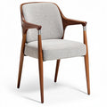**Moderne stoel met houten frame en gestoffeerde zitting**