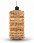 **Technische titel in het Nederlands: Hanglamp van gevlochten riet met zwart armatuur**